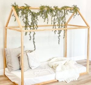 Montessori House Bed / Size Crib
