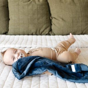 Lush Blanket in Navy
